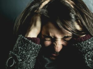Factores de riesgo psicosocial, violencia y estrés laboral.jpg